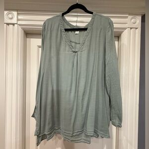 OLD NAVY, V-neck tunic top/long sleeves